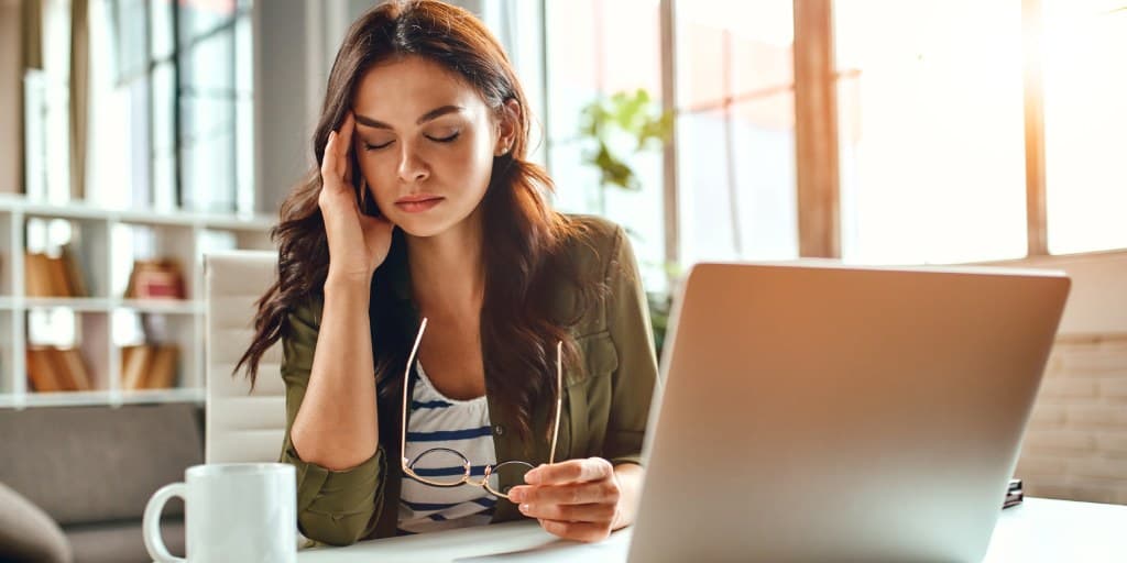 napięciowy ból głowy, kobieta ból głowy